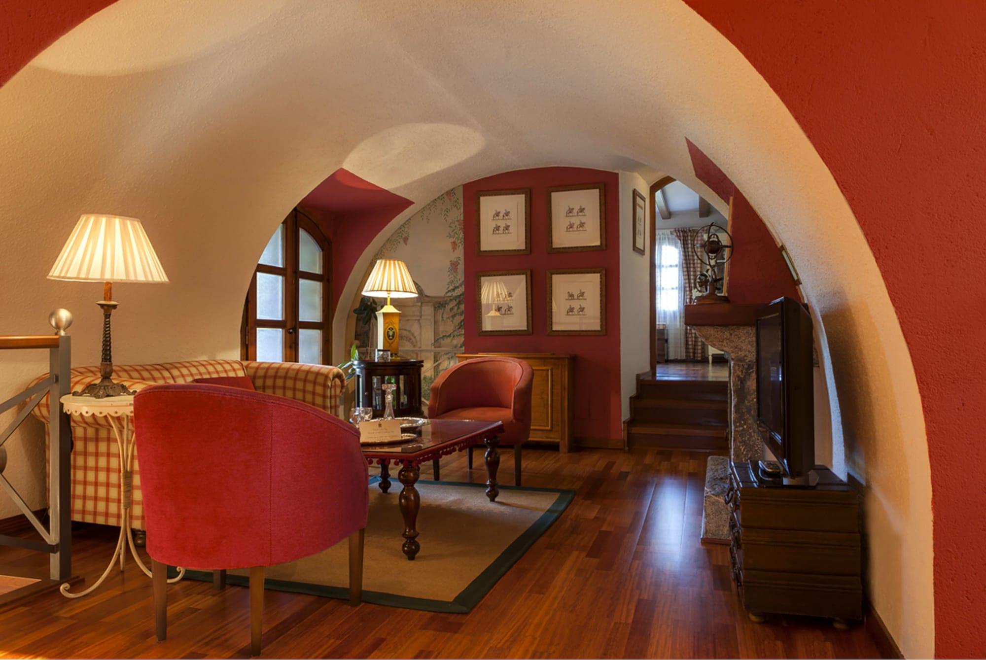 El Castell De Ciutat - Relais & Chateaux La Seu d'Urgell Esterno foto